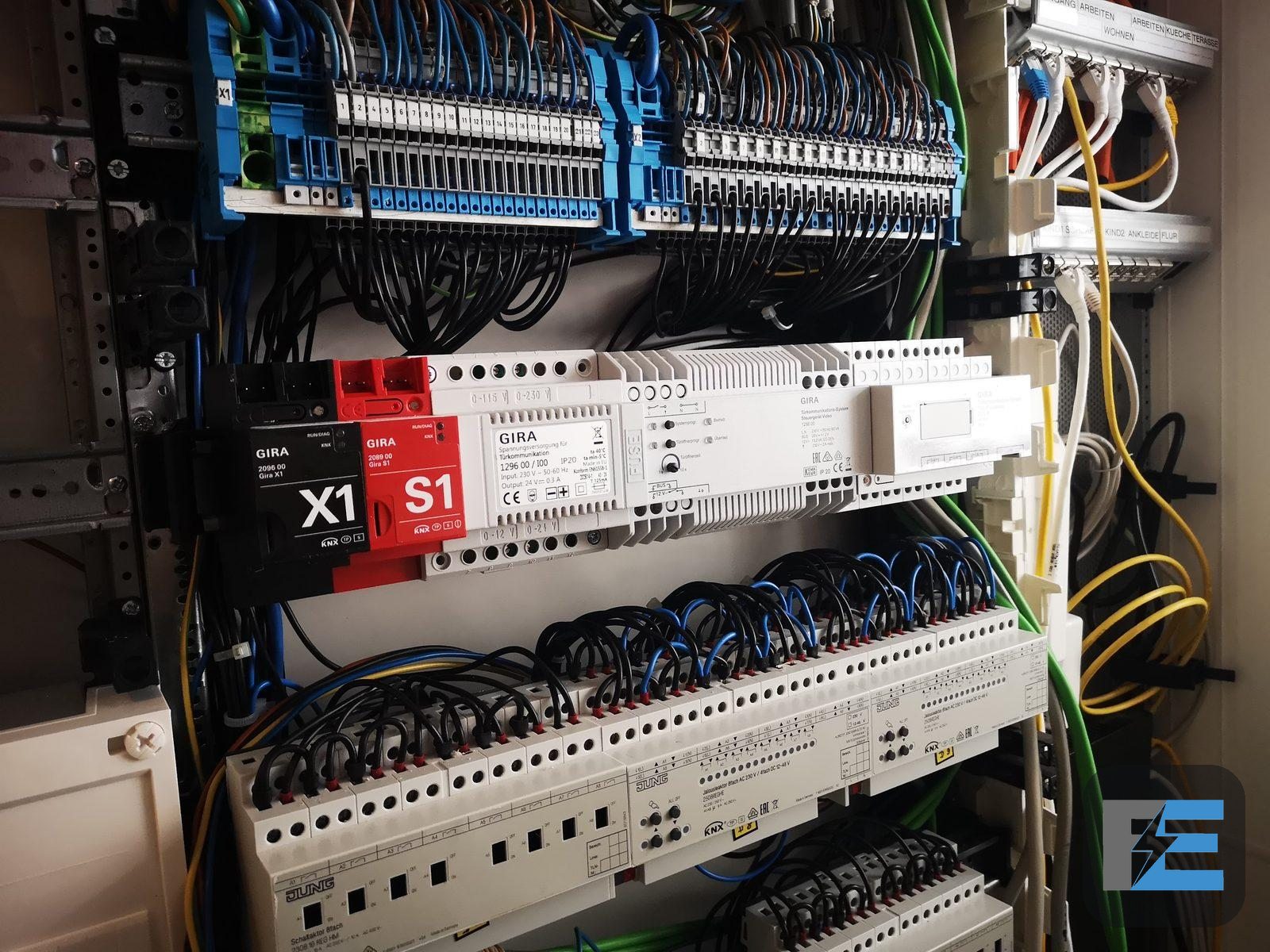 KNX-Schaltschrank mit GIRA-Komponenten